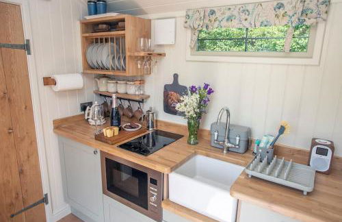 Shepherds Huts Tansy & Ethel in rural Sussex - Foto 3