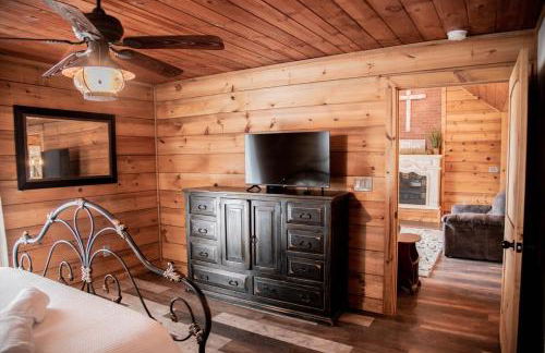 Southern Comfort Retreat with a private hot tub - Foto 33