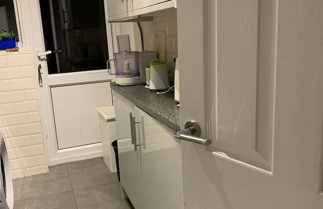 Immaculate 4 Bedroom House, Near Central London - Foto 11