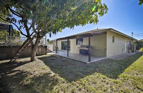 Pet-Friendly Oasis with Deck and Fire Pit in Bokeelia! - Photo 24