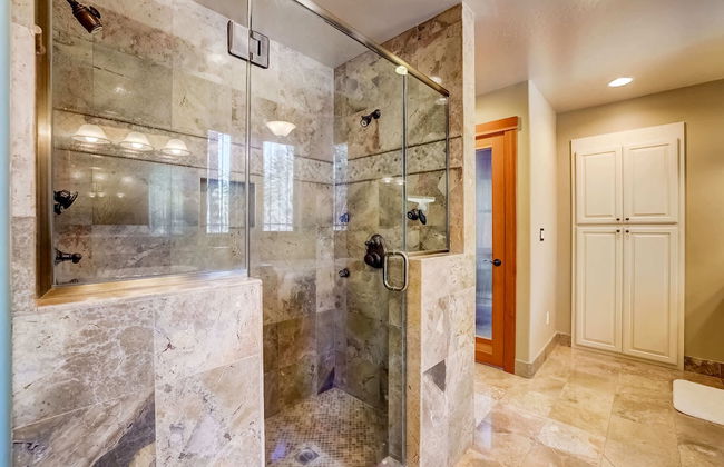 Stunning Forest Retreat - Walk to Upper Truckee River! - Foto 20