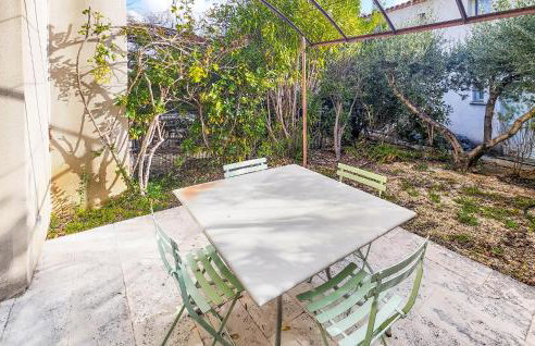 2 Bedroom Lovely Home In Stlaurent-De-La-Cabr - Foto 8