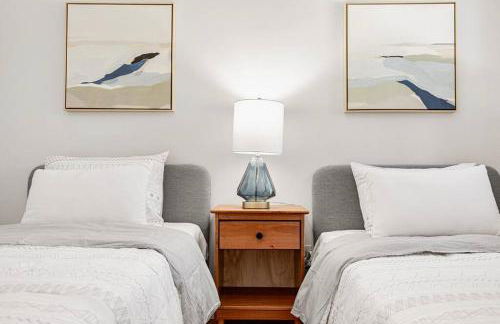 Mid-Century Modern Home - 3-Bedroom Rambler - Foto 7