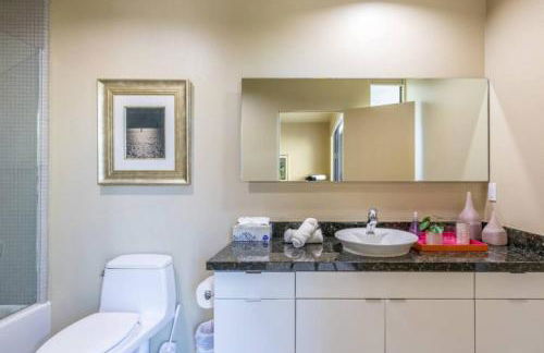 Stylish Gated TH + private heated pool + hot tub - Foto 23