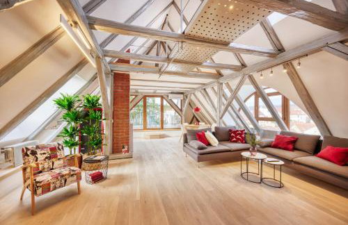 Uptown Palace Penthouse 2BR with Terrace by Irundo - Foto 1