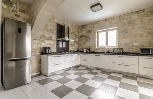 Elysian Stone Villa with Pool & Mountain View - Photo 12