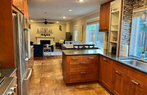 Spacious 5BR San Jose Home w Parking & Backyard - Foto 11