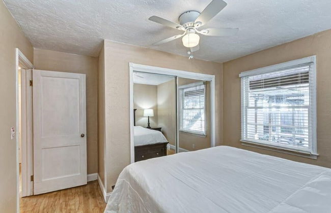 Beautifully Renovated 5 Bedroom with Guest House 5 Home by RedAwning - Foto 5