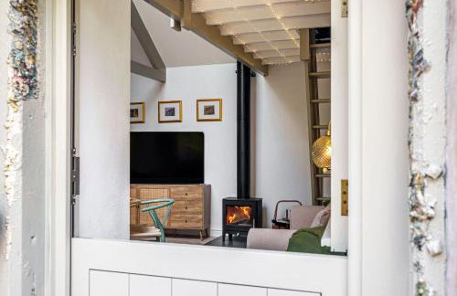 The Enchanted Cottage - Photo 15