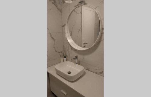 MARIA, Modern studio apartment with private parking - Photo 9