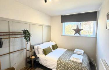 Contractor Accommodation Sleeps 7 - 4 Bathrooms - Parking For 3 Vans - Worksop - Foto 8