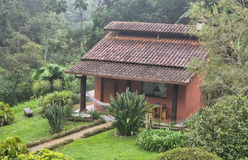 Chalé da Cachoeira - Cachoeira particular dentro da hospedagem - Foto 17