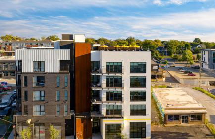 Dual Bachelor Pads w/ Rooftop Lounge & Games Sleeps 26 5 Min to Broadway - Foto 119