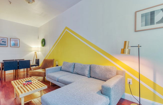 Stairway 3BR Apt w W D Ideal for Groups - Foto 2