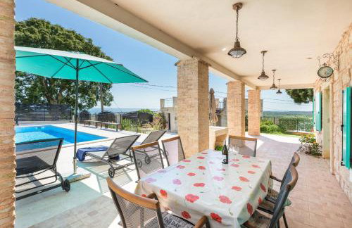 Lovely House Kristina with a pool - Photo 14