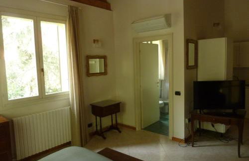 LA STANZA SUI CEDRI - Smart working - Airport - Private Parking - Ducati - Philip Morris - Foto 6