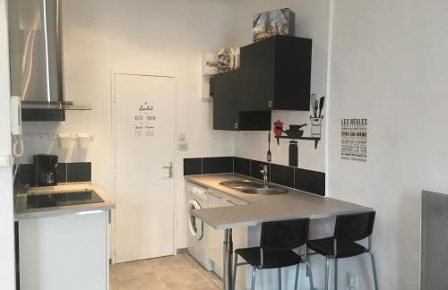 Le Suffren, studio classé ventilé ,wifi, à 100 m de la plage - Foto 8