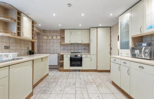 Parea Living - Spacious 4 Story House, Families, Big Groups - Foto 17