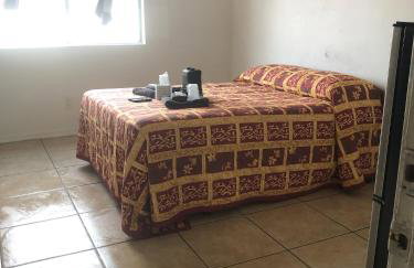 Crown Inn & Suites - Photo 57