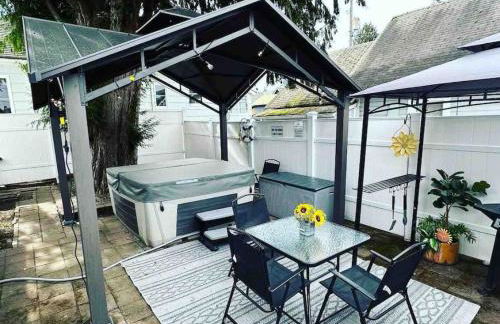 BoDekes N Tacoma Landing with HOT TUB near University - Foto 2