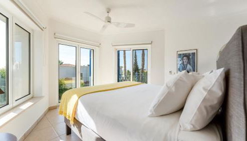 Bright 3 BDR Duplex House With Pool by LovelyStay - Photo 3