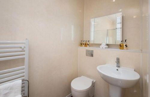 The Gate Lodge - Hot Tub 1 bedroom, log burner - Photo 7