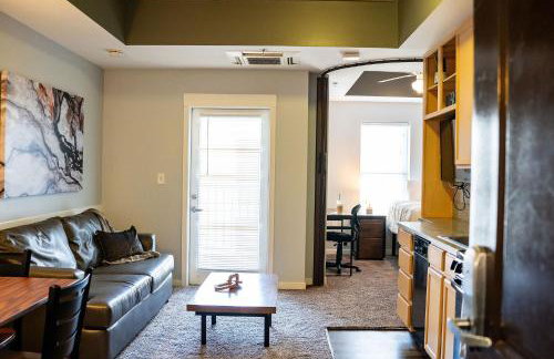 Chic City Apartment with parking Canal View RoofDeck - Foto 1