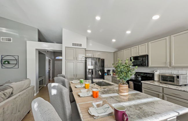 Kimberly Surprise - Photo 8