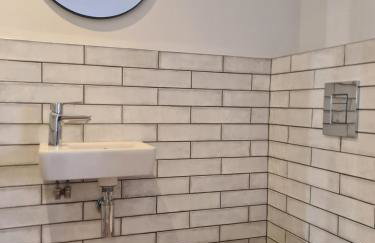 Number 10 - Stunning brand new house - sleeps 6 - free parking - Foto 17