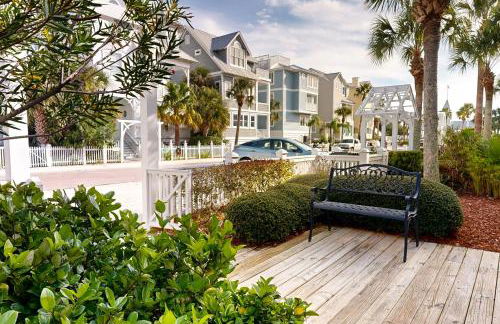 Luxury cottage with pools & multiple decks, 1/2 block to beach - Foto 41