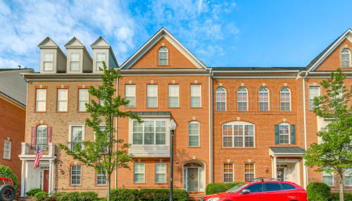 Modern 3BR Townhome | 3 Mi to Dulles and Reston TC - Foto 3