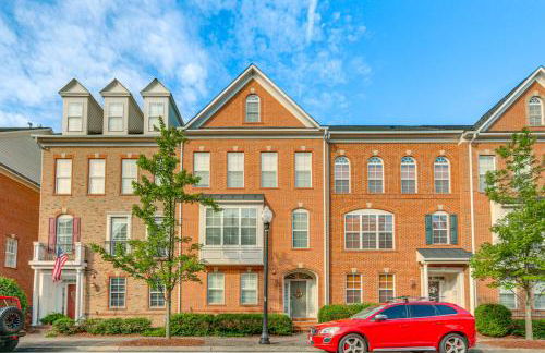 Modern 3BR Townhome | 3 Mi to Dulles and Reston TC - Foto 3