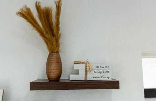 Yellow Door Oasis airport, cruise port and beach close-by - Foto 9