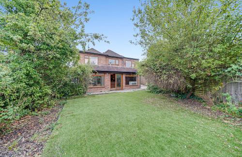 Lux 5 Bed sleeps 11, 10 mins from Wembley Stadium, Jacuzzi and Steam Shower - Photo 54