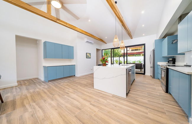 Tropical Brand new 4 BR gem in Potrero Near Beach - Casa Marzo - Photo 6