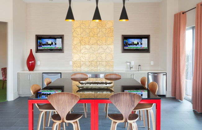 Bluebird Suites in Reston - Photo 10