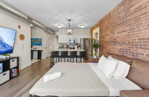 Steps Away From Mass Ave in Heart of Indy with Balcony - Foto 35