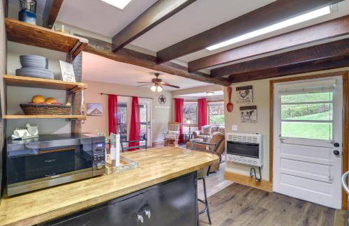 Cozy Mars Hill Farmhouse with Scenic Views - Foto 10