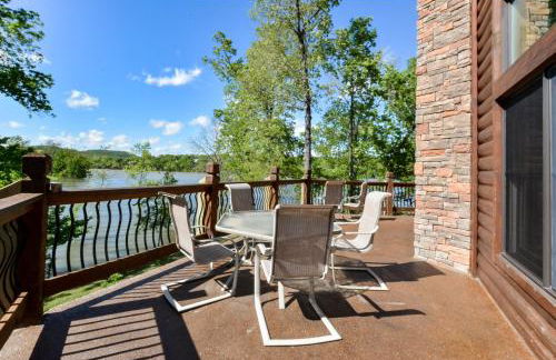 Luxury Lakefront Chalet Resort 2 Pools FREE Amenities Dock Kayaks Waterslide - Foto 42