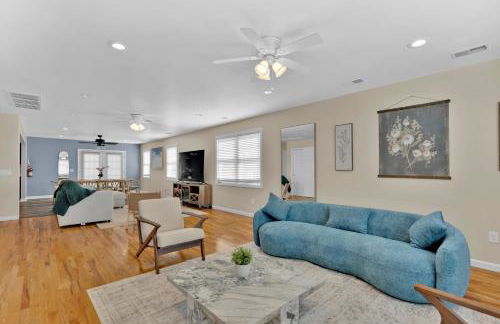 The Seabreeze Haven- Luxury 3BR Coastal Retreat - Near Beach & Free Parking - Foto 5