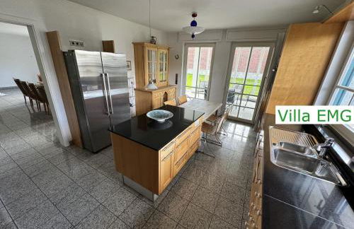 Ferienhaus Villa EMG Gelsenkirchen nah Essen Dortmund mit Pool und Garten für Familien Gruppen bis 21 Personen - Foto 2