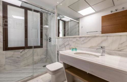 BiBo Suites Real Chancilleria - Photo 52