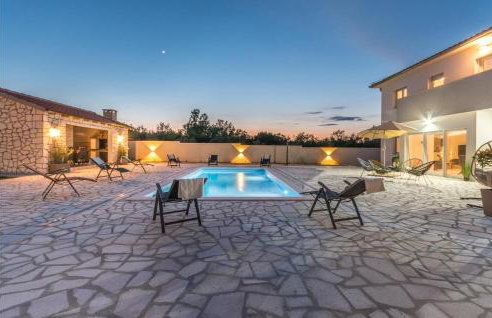 4 Bedroom Cozy Home In Donja Jagodnja - Foto 15