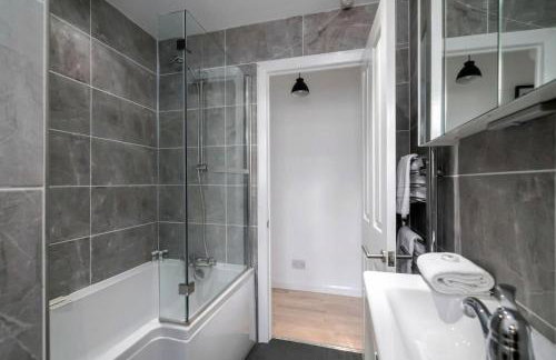 Canal View House - 2BR with Garden & Parking - Foto 13