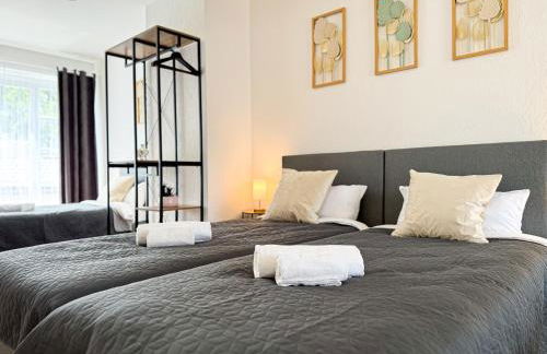 ImmoStay G#1 Ferienhaus - Parken & WiFi, 2 Balkone und 2 Bäder,4K - Foto 11