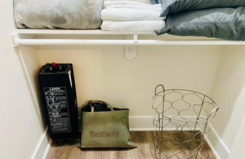 Apt 2 Bedrooms 2 Full Baths FREE Parking & FREE Laundry in Unit - Foto 33