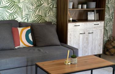 Pool Oasis with Mountain Views - Foto 26