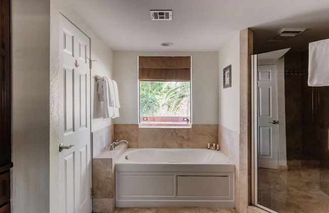 Desert Ridge by Avantstay Spacious Oasis w/ Pool & Hot Tub - Foto 11