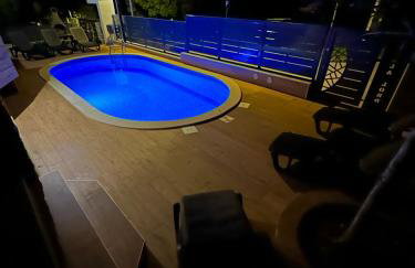 SANJA - with a large covered terrace and pool - Foto 7