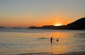 LINDO SOBRADO PERTINHO DA PRAIA - WiFi 600 MEGAS - Foto 24